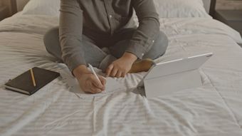 中国辛苦 工作 失望 烦恼 没钱视频素材