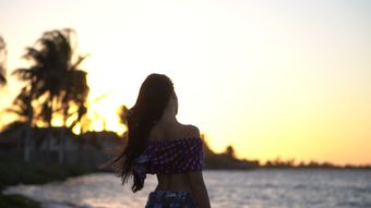 女主起身绕后视频素材免费下载视频素材视频素材