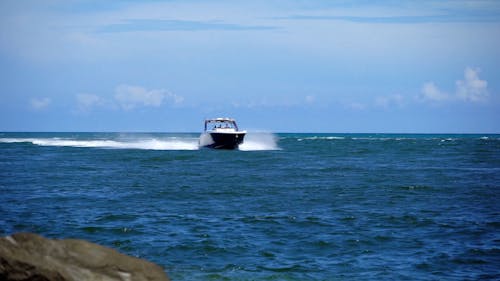 A Speed Boat Traversing The Sea Bay