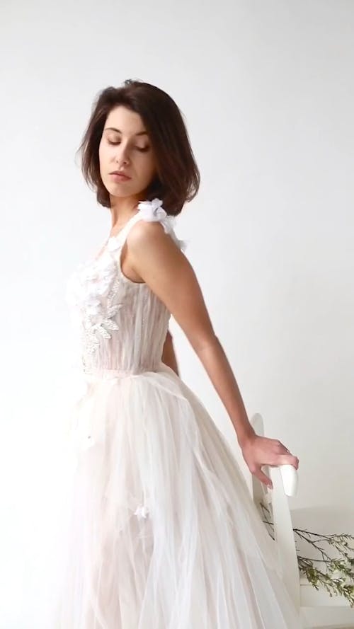 Бесплатное стоковое фото с бальное платье, белое платье, белый