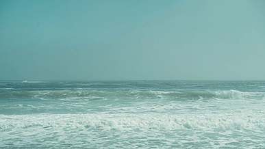 crashing waves on the beach