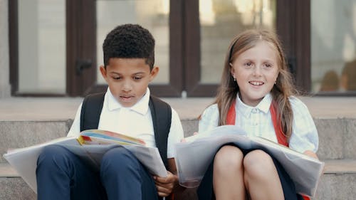 Video Of Children Reading Books Together