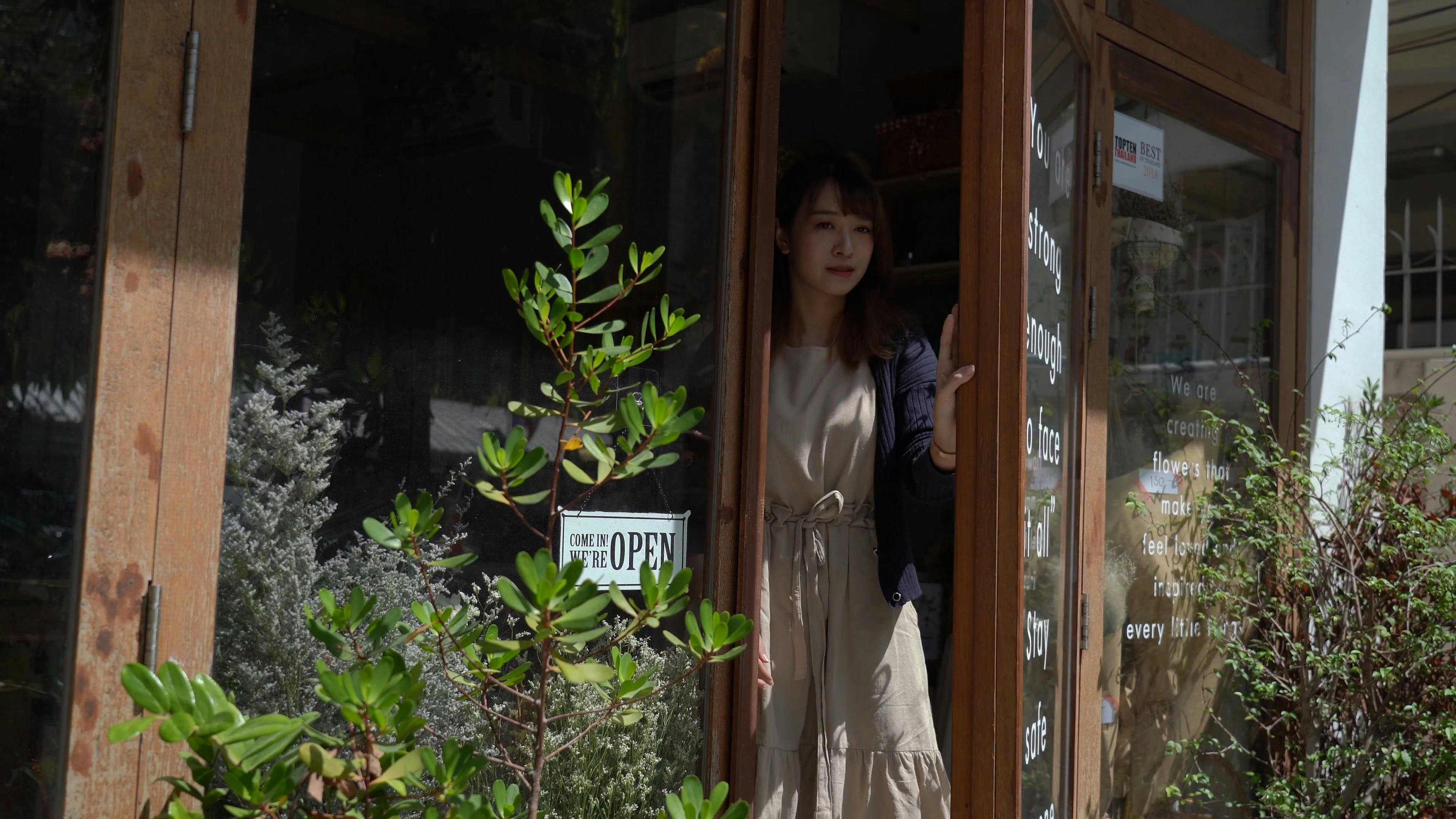 Banging On Door Videos, Download The BEST Free 4k Stock Video Footage