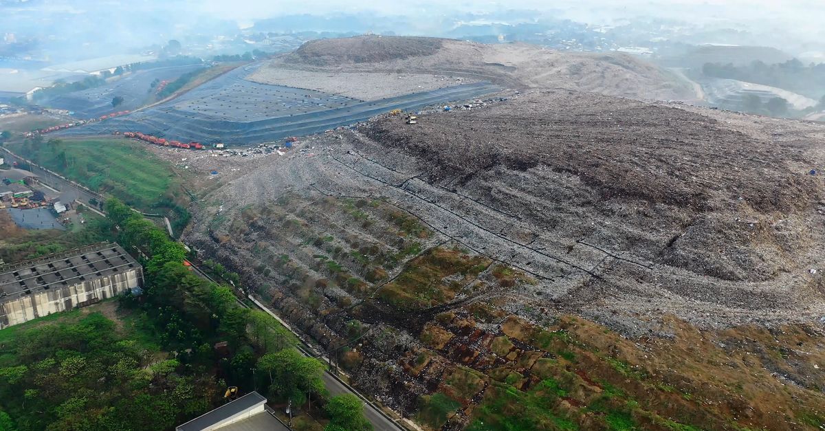 Drone Footage of a Dump Site Free Stock Video Footage, Royalty-Free 4K ...