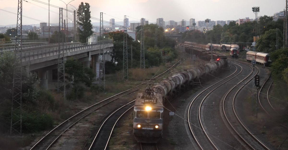Radroachhd Train Video Video of a Train in a Railway Free Stock Video Footage, Royalty-Free 4K ...