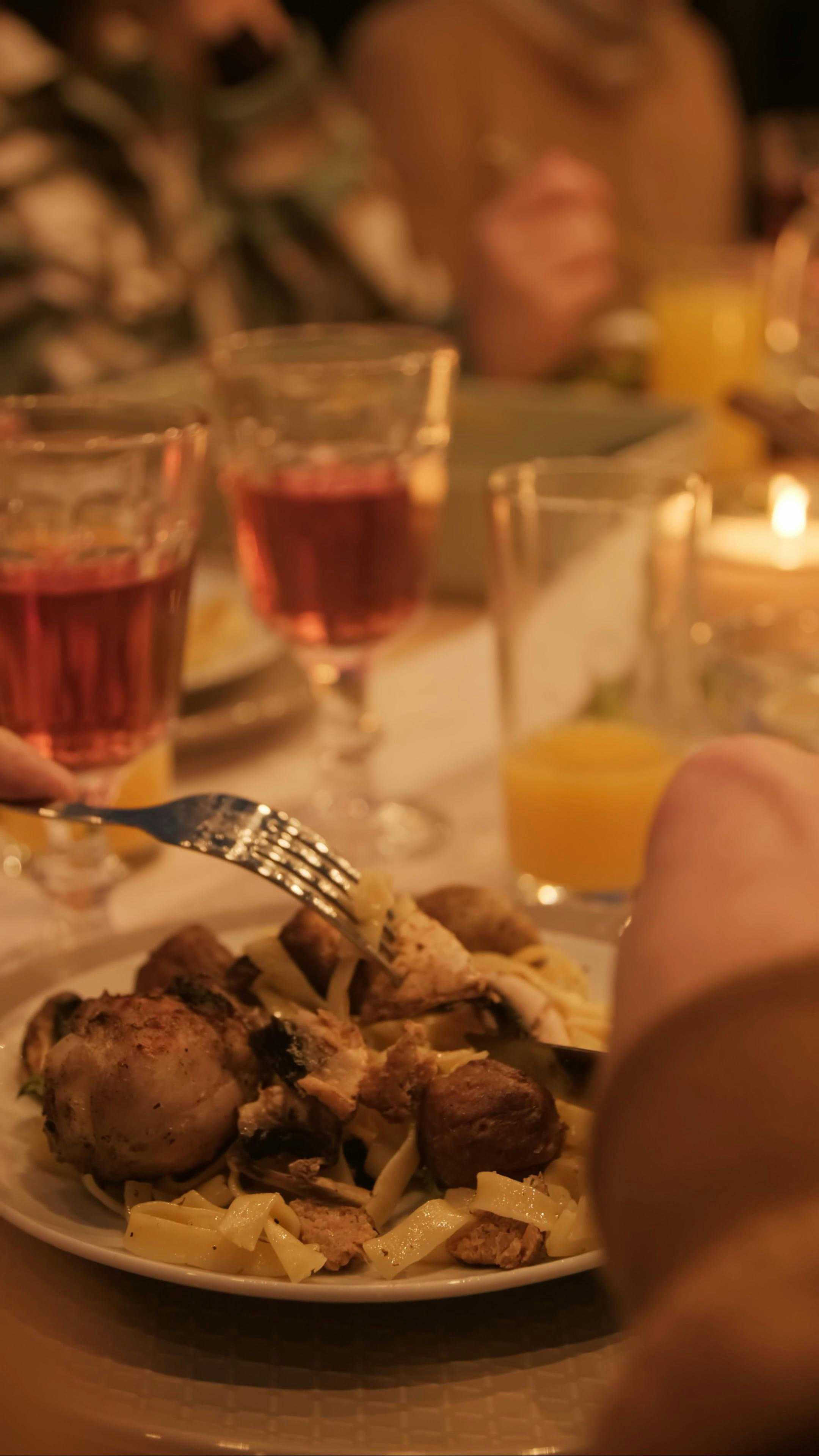 INVITE A FRIEND visual data 8