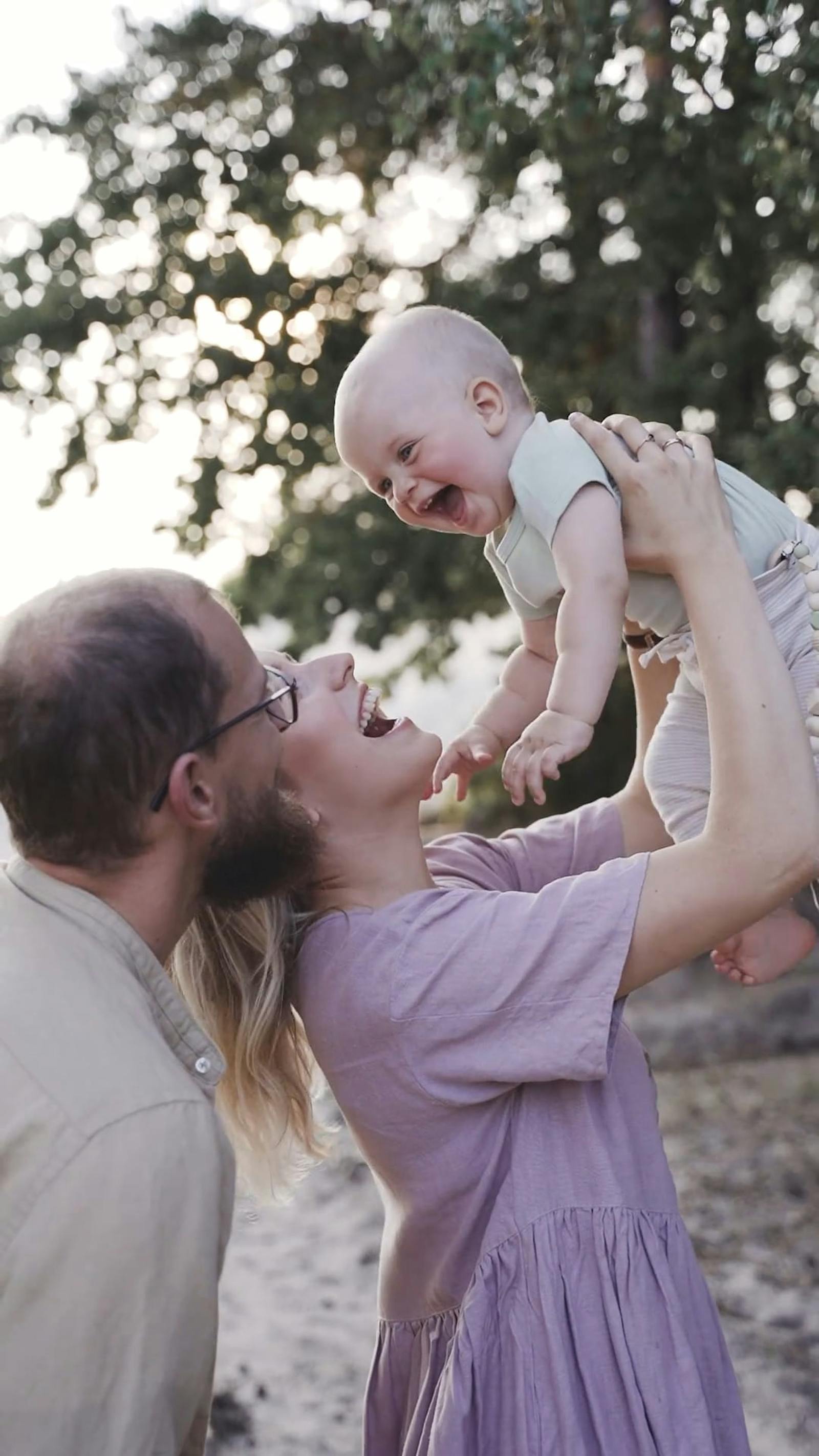 10.384+ Besten Nude mother Kostenlose Videos · Lizenzfreie Videos