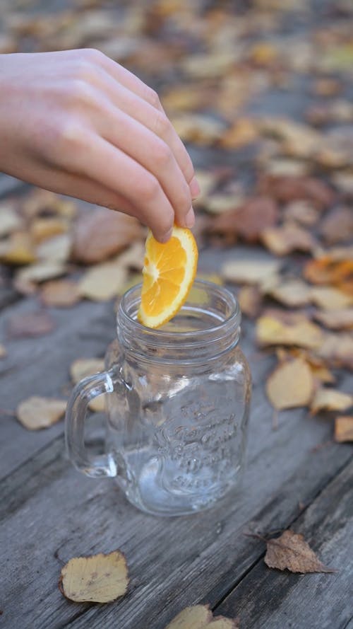 Person a Juice into the Mug