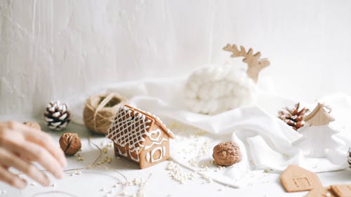 Decorating a Ginger House