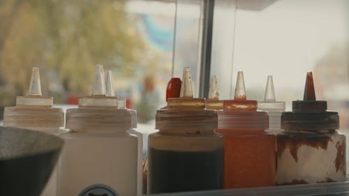 インド フォーカスショット ぷかぷか 水の反射 水域 水生植物 池 紙の船 背景をぼかした写真 被写界深度の無料の動画素材 インド フォーカスショット ぷかぷか 水の反射 水域 水生植物 池 紙の船 背景をぼかした写真 被写界深度の無料の動画素材