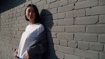 倚靠视频素材视频素材