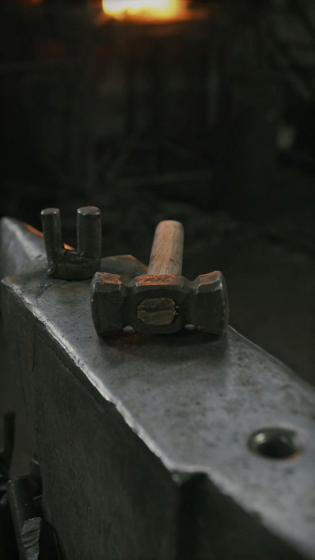 Crop man forging metal in smithy · Free Stock Photo