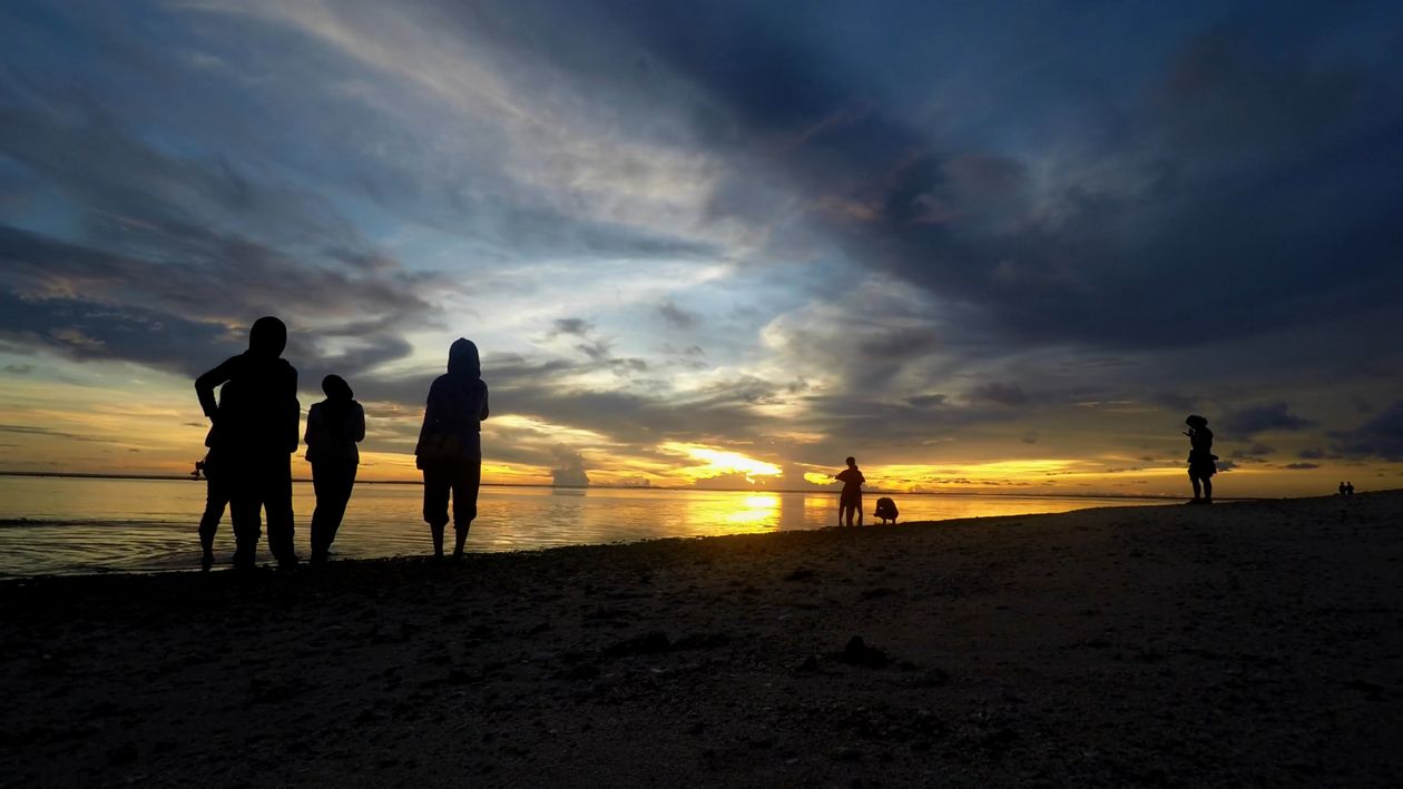Colorful Sunset at the Beach Free Stock Video Footage, Royalty-Free 4K ...