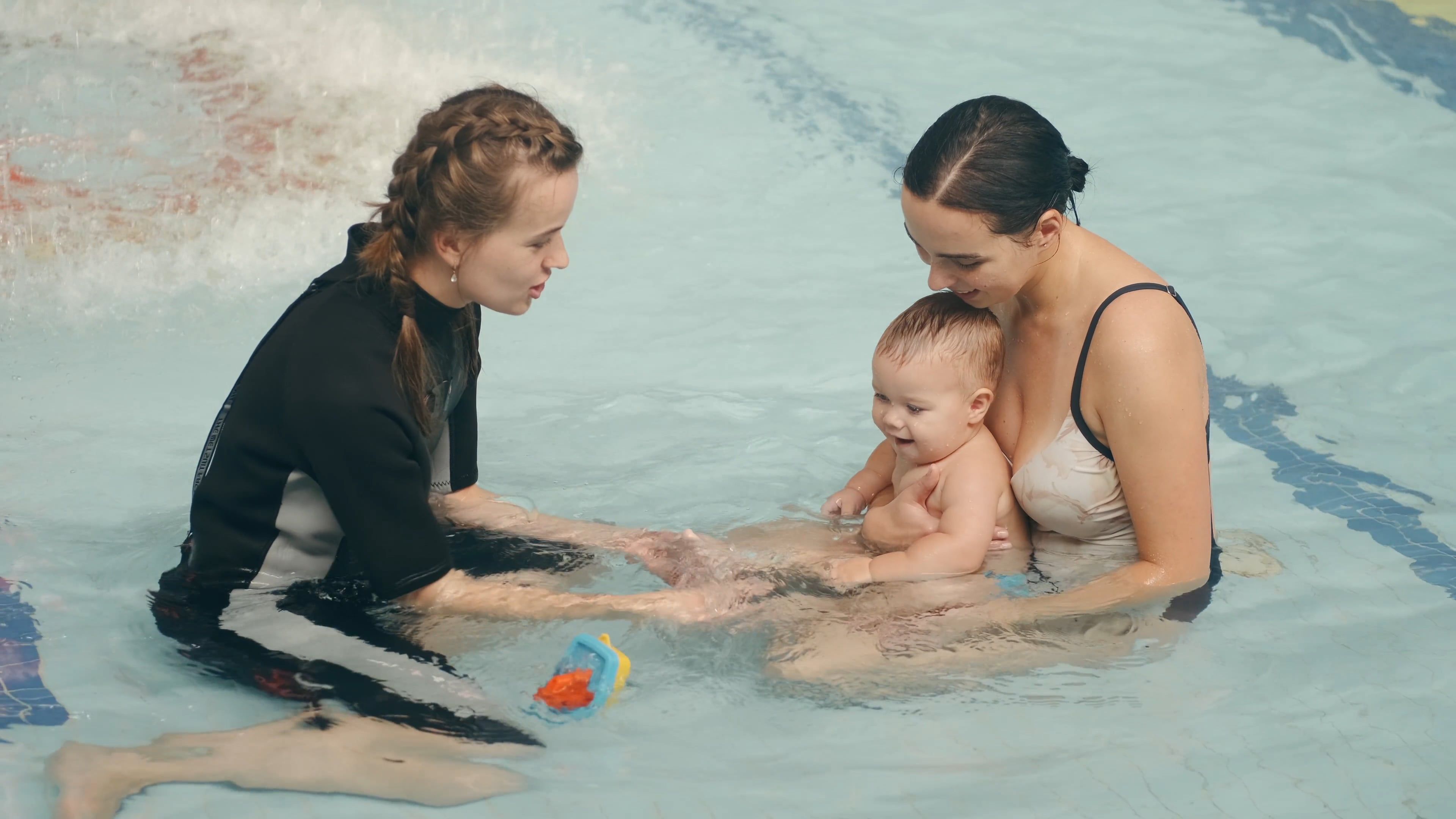 Videos Of Swimming Pool Coaching For Children Videos, Download The BEST ...