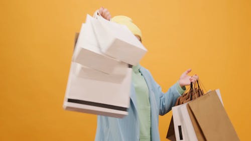 Bir Kadın Alışveriş çılgınlığına Girdi