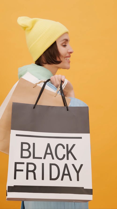 Une Femme Faisant Du Shopping Le Vendredi Noir