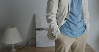 披上外套高清视频高清视频高清视频视频素材