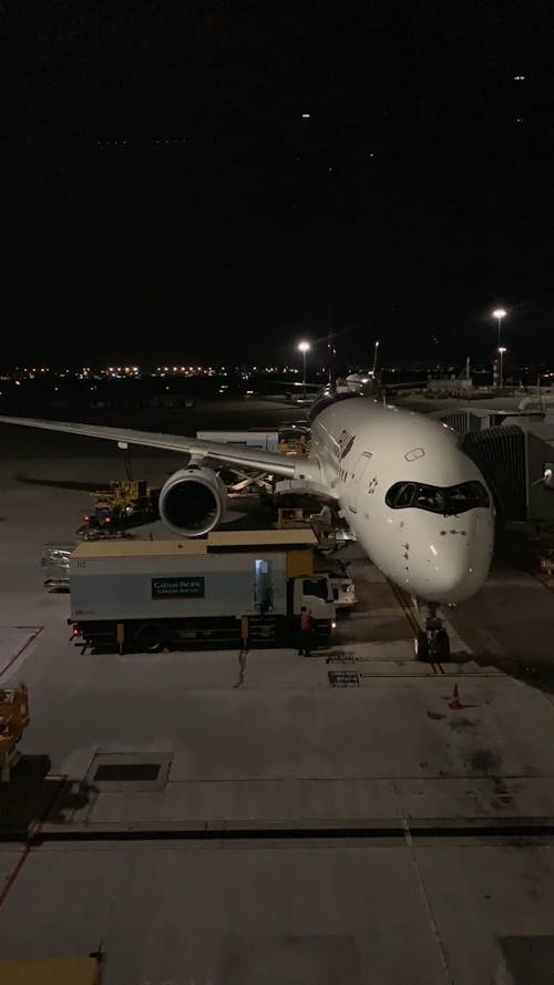 Time-Lapse Video of a Plane Before Flight