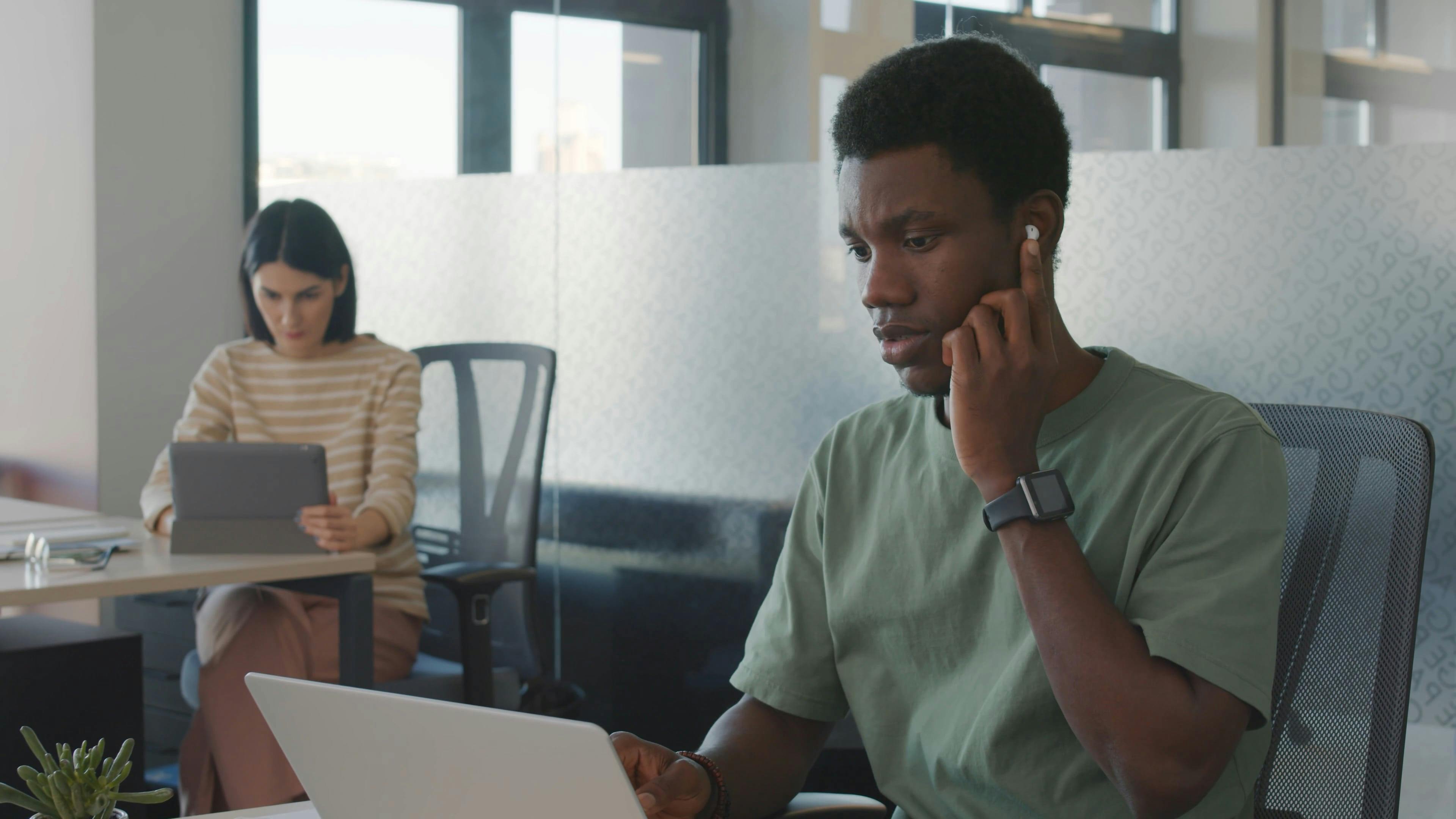 Video by Theo  Decker