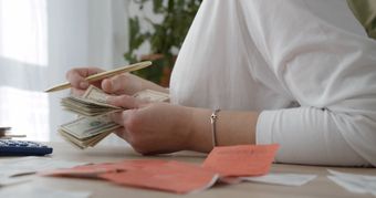 生活、住房、日常开销视频素材