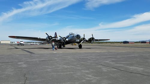 Turboprop Startup B17 Airplane