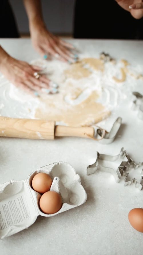 Using Tin Molders In Making Shaped Cookies