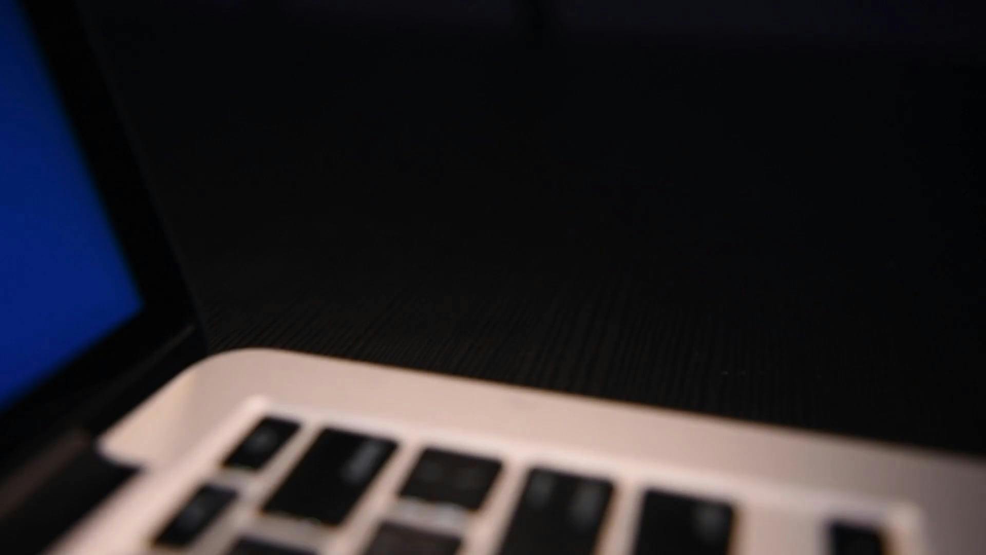 a person using a laptop 6110320