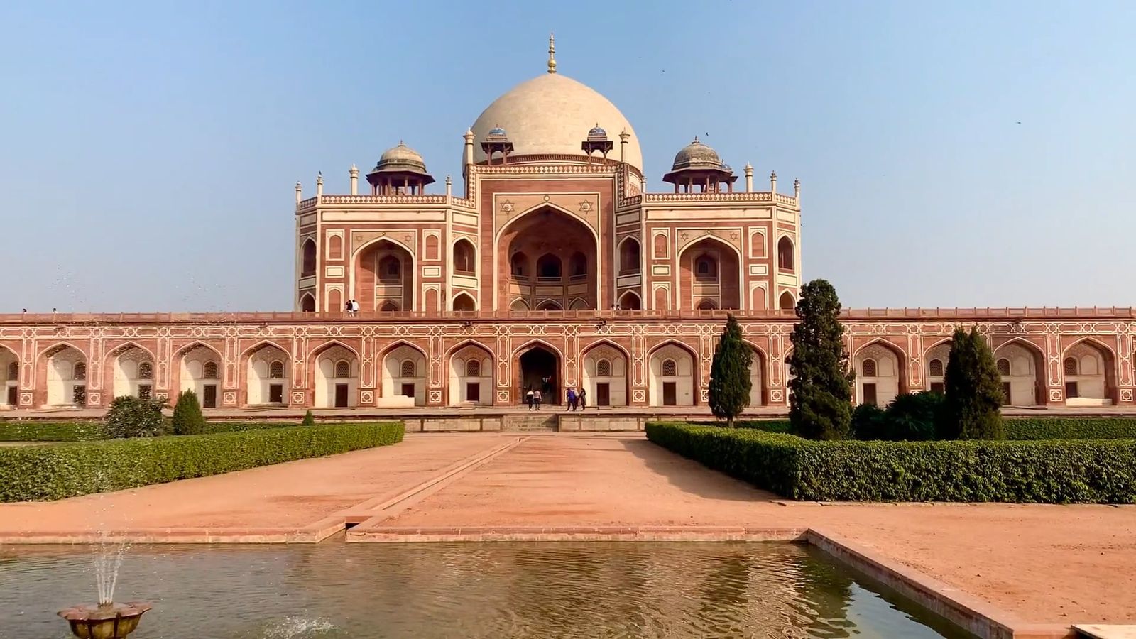 La tumba de Humayun y sus jardines en Delhi, India.