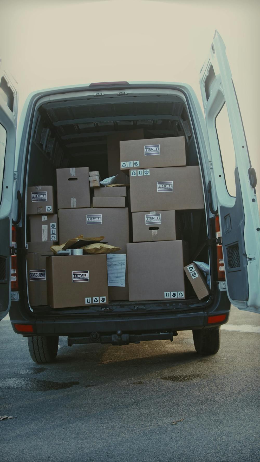 Delivery Truck Full Of Boxes Free Stock Video delivery-truck-full-of-boxes-free-stock-video