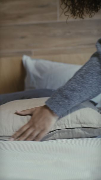 叠被子视频素材