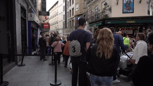 Video of a Crowded Street