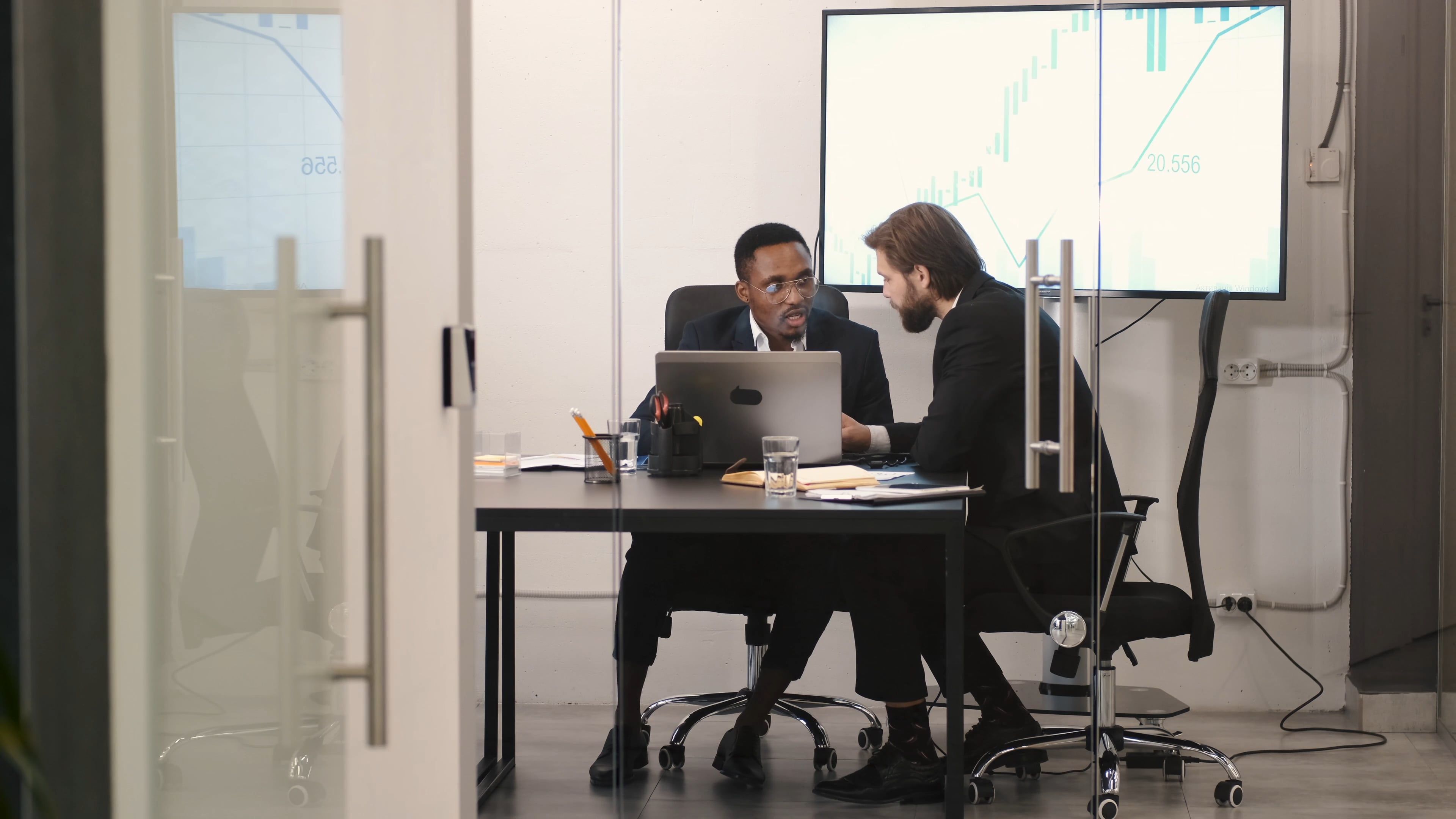 Coworkers Brainstorming In Conference Room Free Stock Video coworkers-brainstorming-in-conference-room-free-stock-video