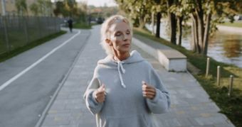 早晨公园老人锻炼视频素材高清视频视频素材视频素材