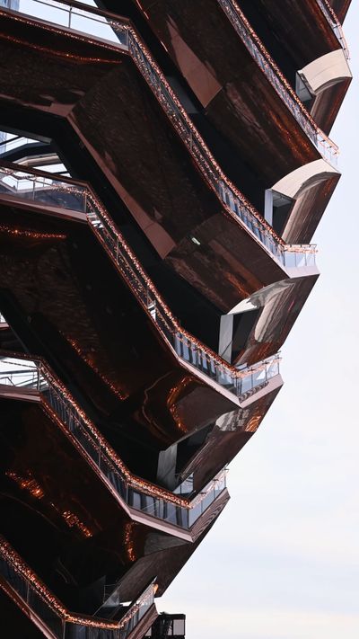 Uriel Mont's architecture modern video