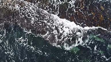 waves splashing to the shore