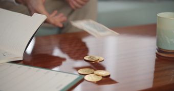 损失金钱视频素材