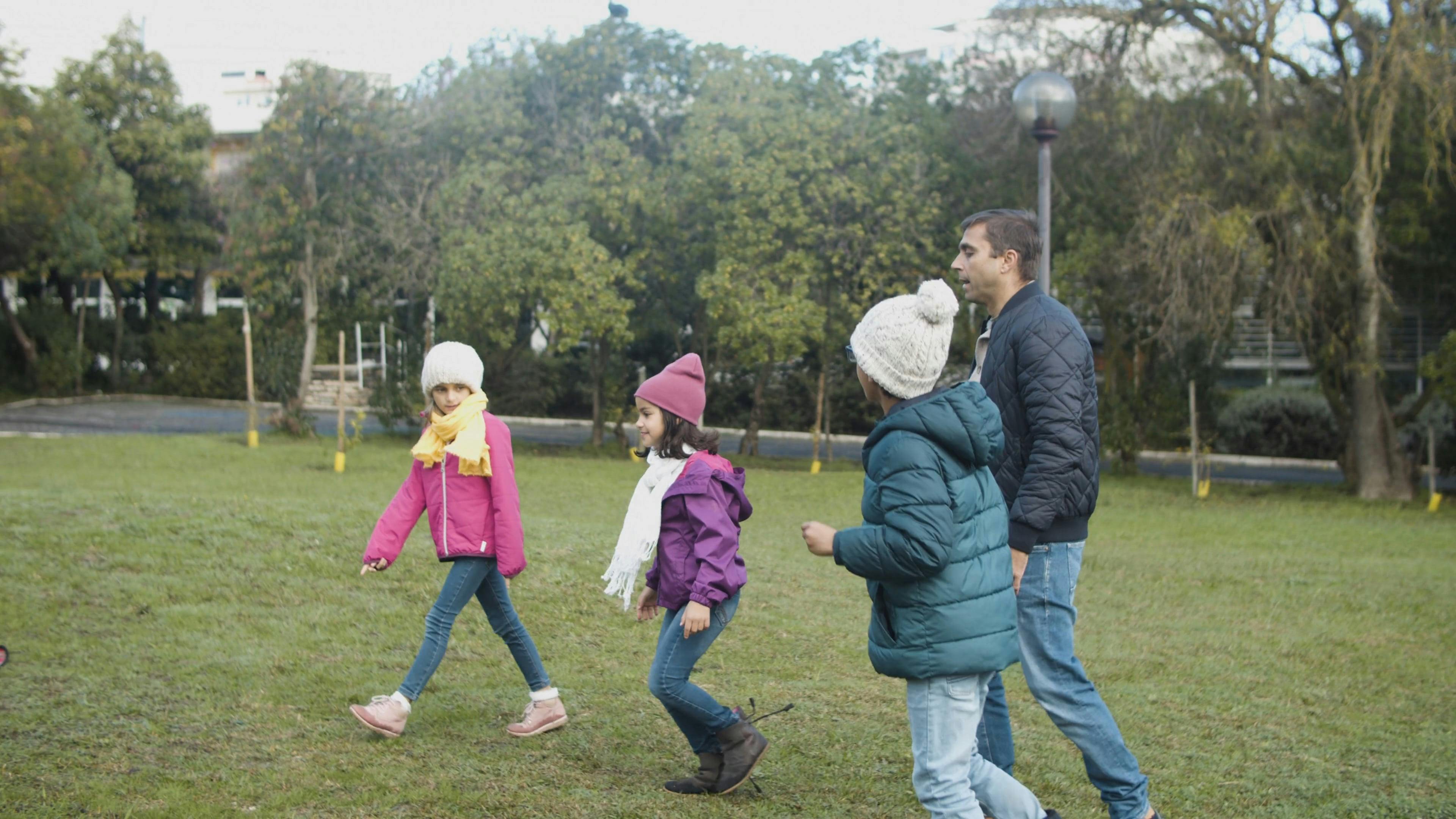 \u6709\u5173\u5152\u7ae5, \u51ac\u88dd, \u5929\u6027\u7684\u514d\u8d39\u7d20\u6750\u89c6\u9891