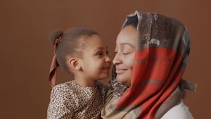 Stepmother Kissing Daughter' Videos, Download The BEST Free 4k Stock