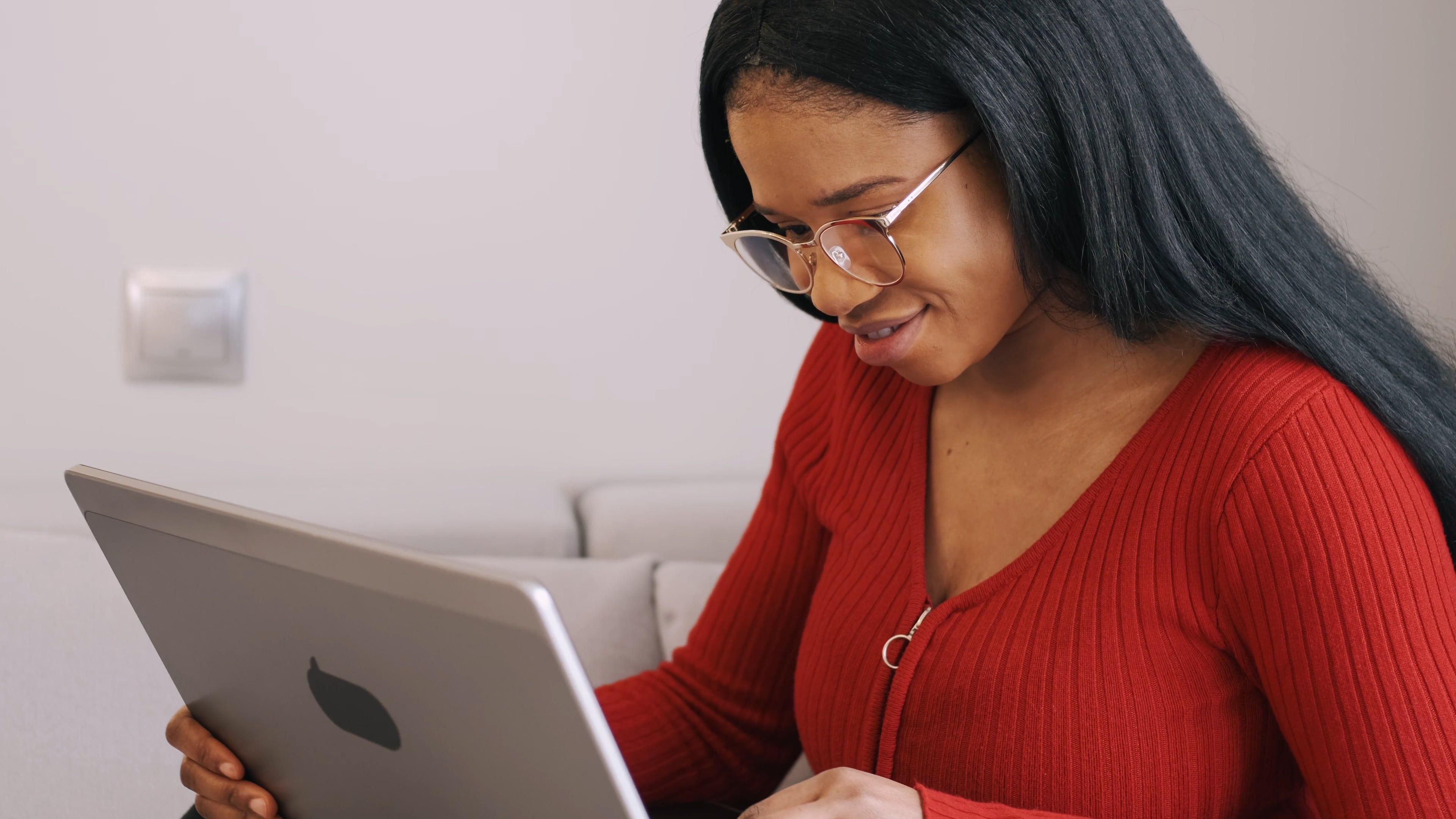 A visitor getting an instant answer on a laptop