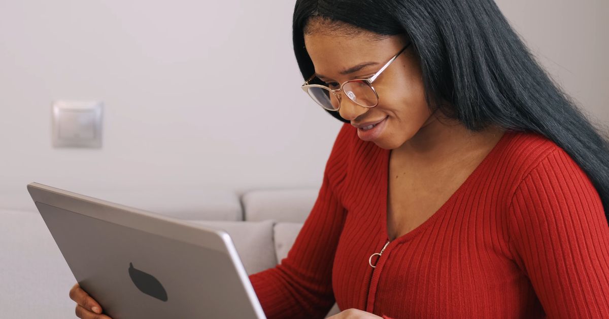 A visitor getting an instant answer on a laptop