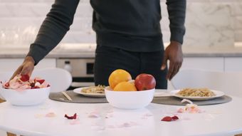 回到家吃饭视频素材免费下载视频素材