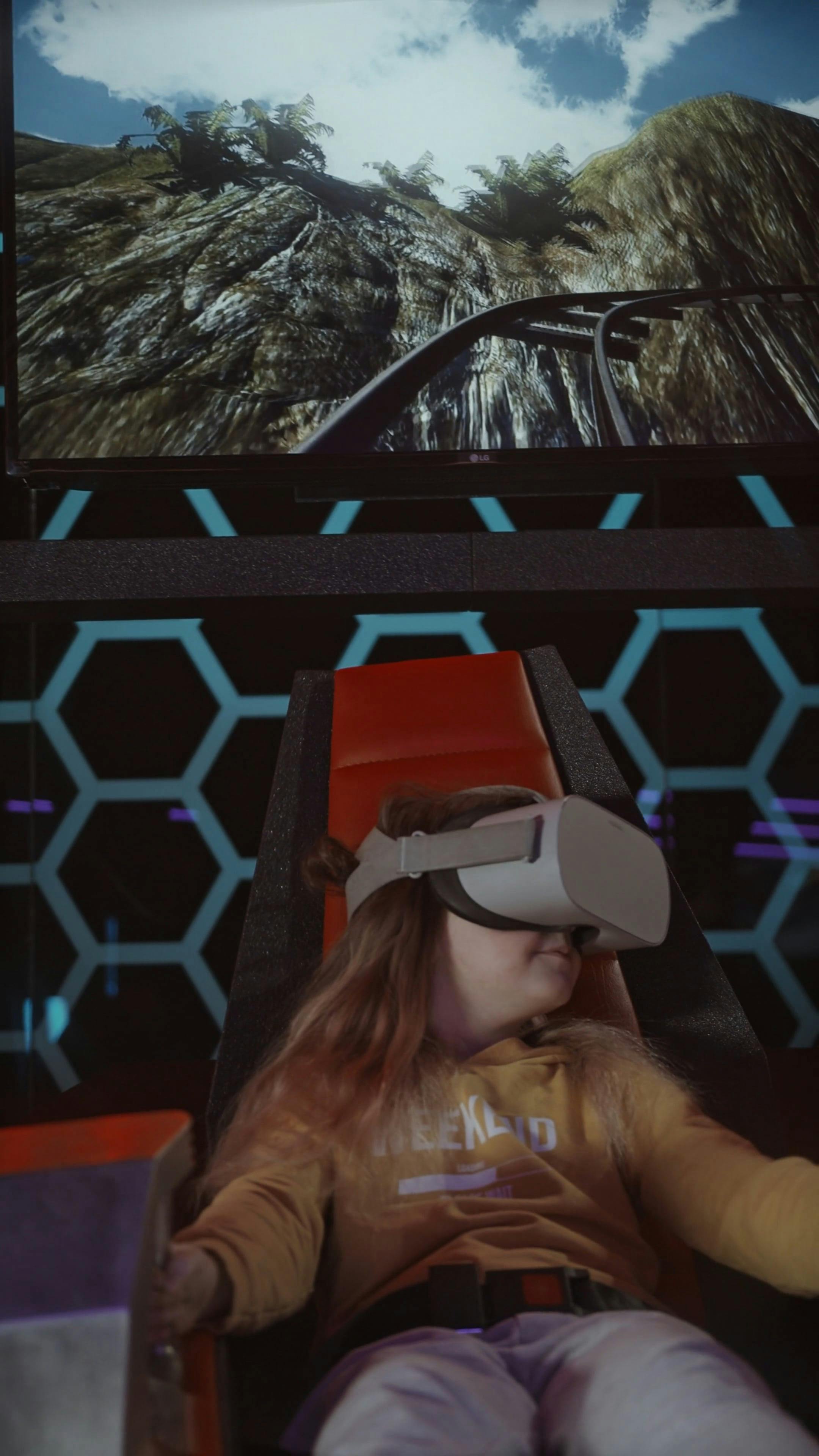 Family Enjoying Virtual Reality Attraction · Free Stock Video