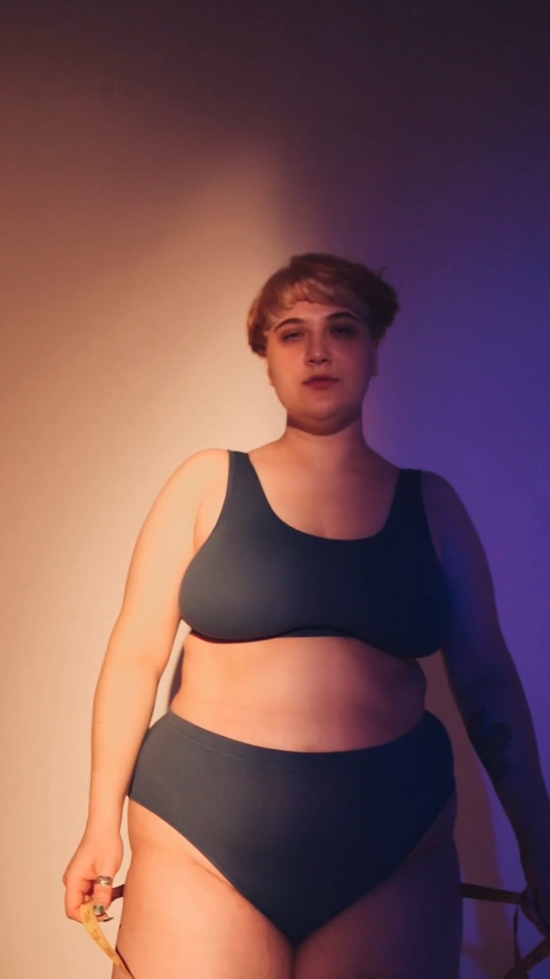 Picture of the day - voluptuous girl