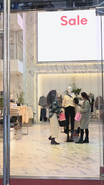 店铺门口人来人往视频素材免费下载免费下载视频素材