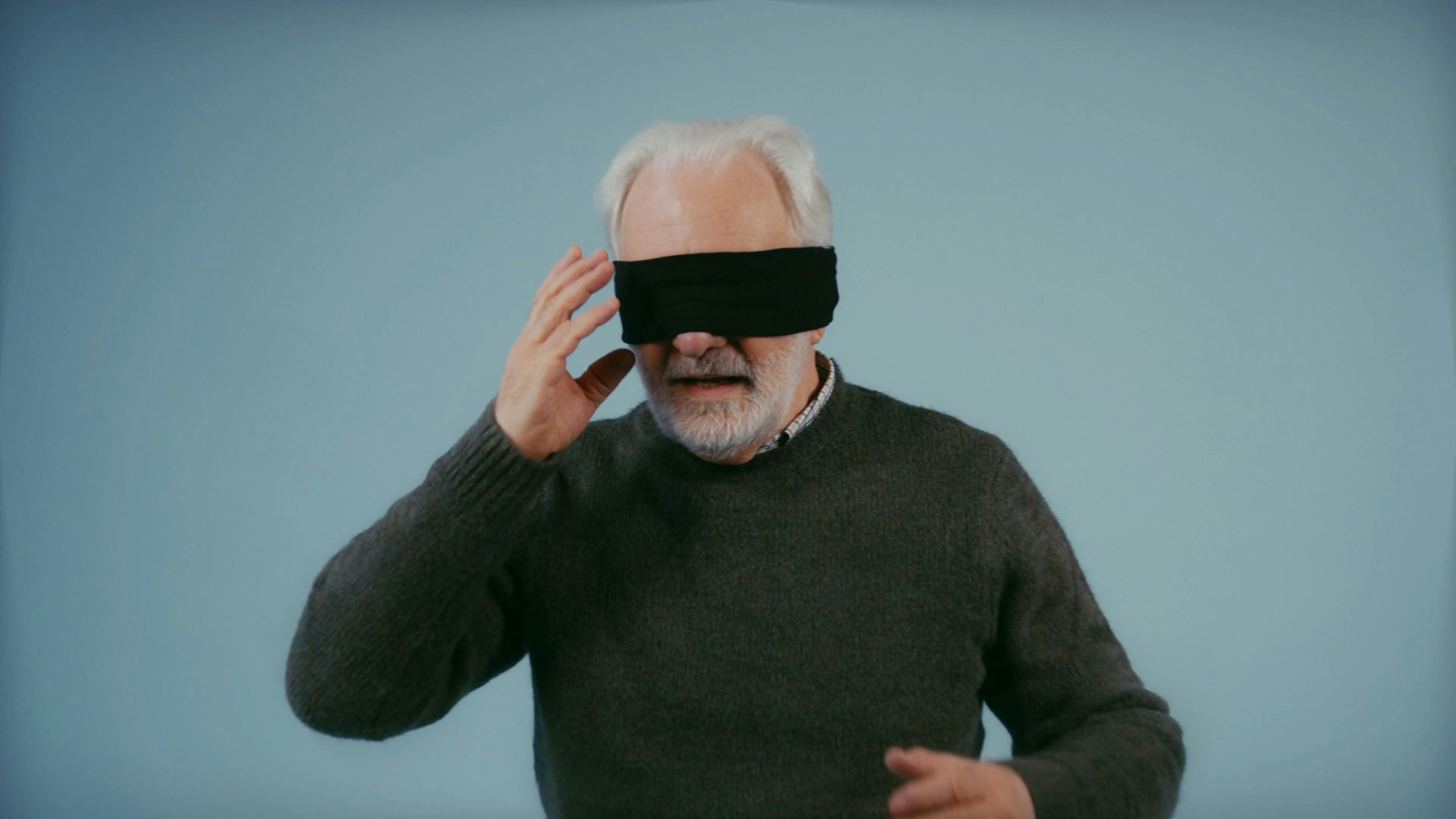 Blindfolded man, Stock Video