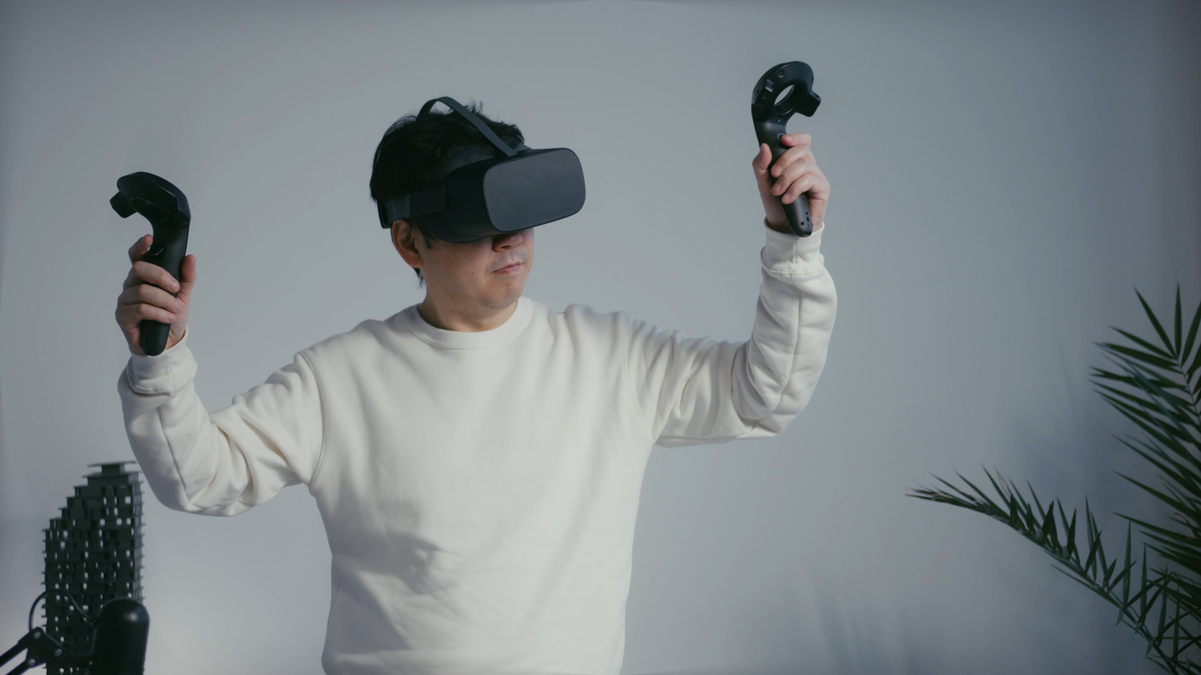 A Man Playing Virtual Reality Game Free Stock Video a-man-playing-virtual-reality-game-free-stock-video
