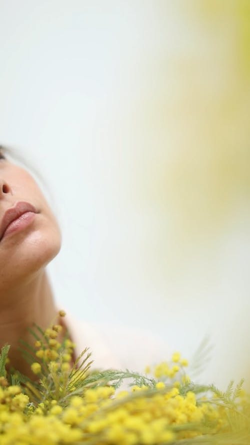 A Close-up Video of a Woman 