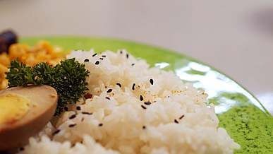 close up video of food on a plate
