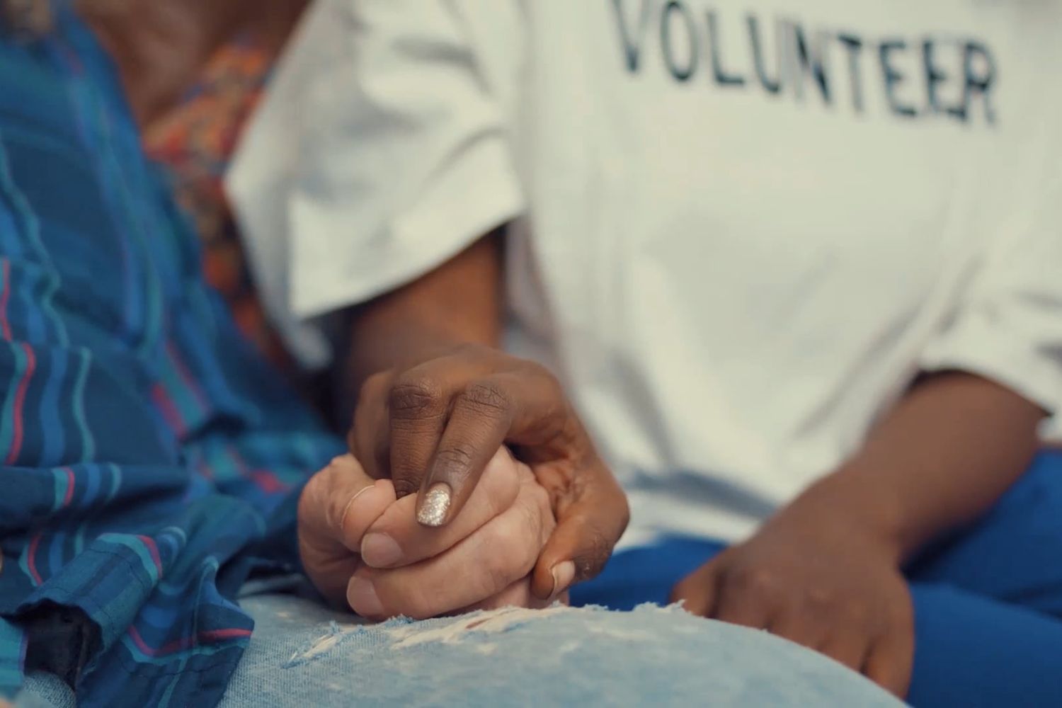 Using Hand Videos Helping Hands Videos, Download The BEST Free 4k Stock Video Footage ...