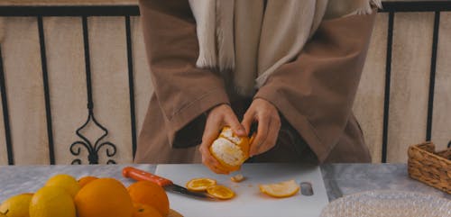 Peeling an Orange 